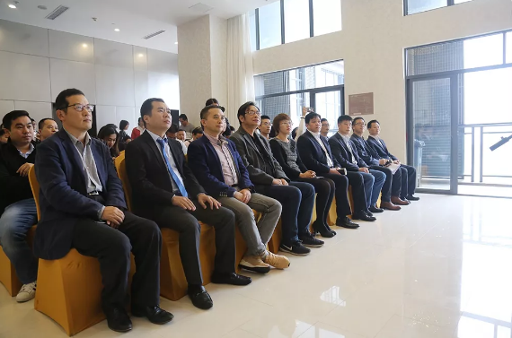 EVO视讯EVO董事长周泳锋出席恩平市华侨创业孵化基地挂牌仪式并被聘请为创新创业导师